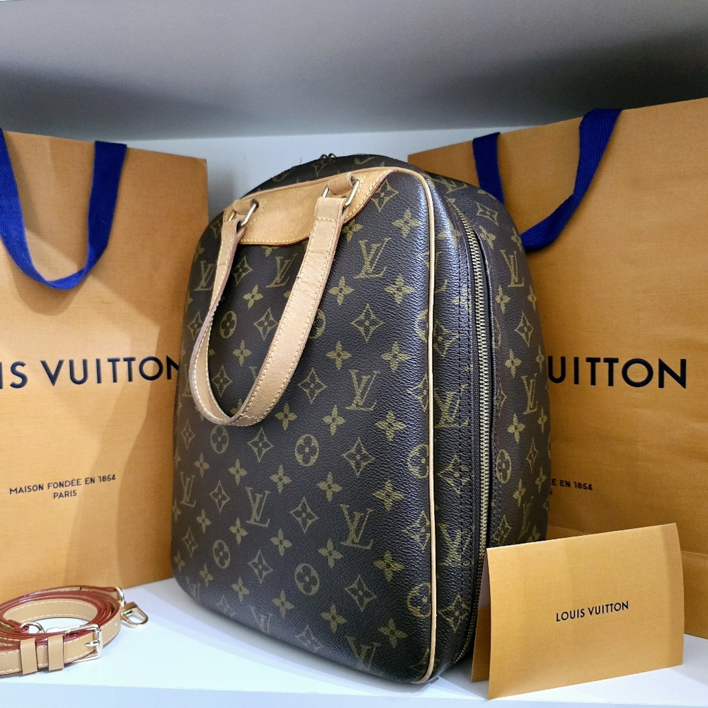 ❤️ Sold! Louis vuitton Excursion! Excelente Condition!